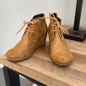 Toms Wedge size 7.5
